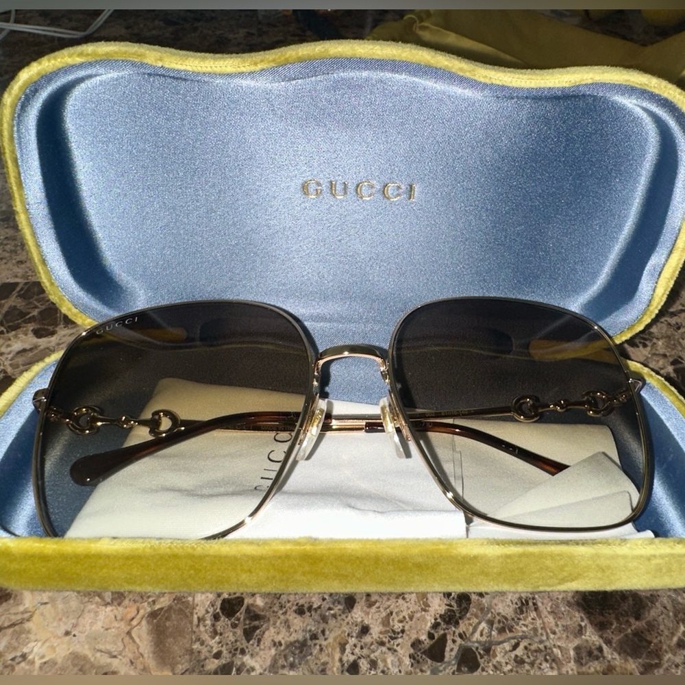 Gucci sunglasses unisex lightly used with case and cover